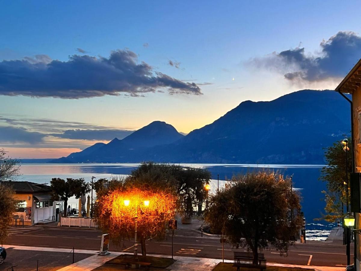Absentia 1763 Garda Boutique Home - Lake Front Brenzone sul Garda Exterior foto